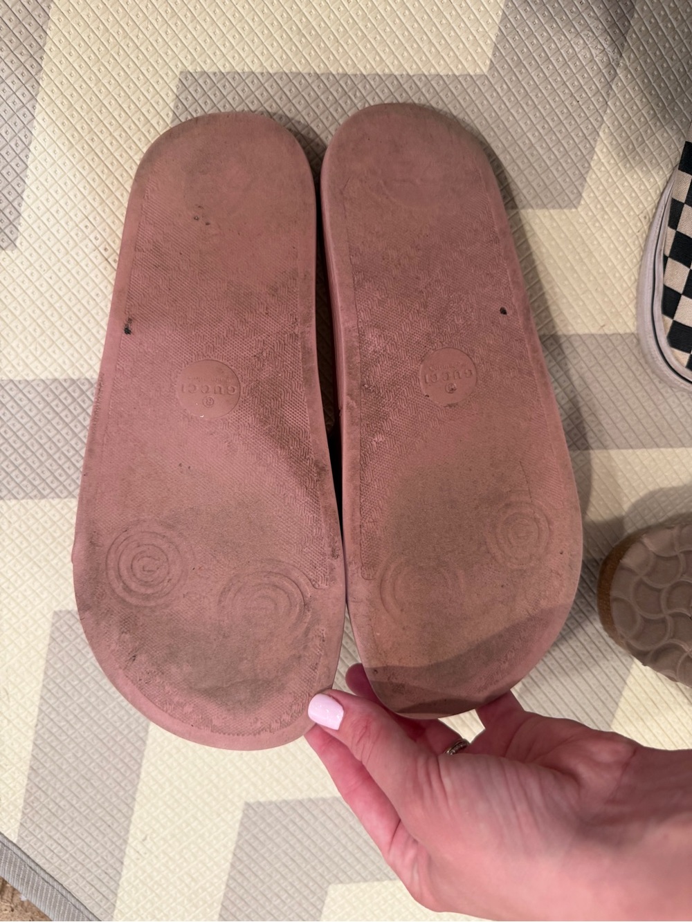 Gucci Blush Pink Logo Rubber Slide Sandals - Picture 2 of 2